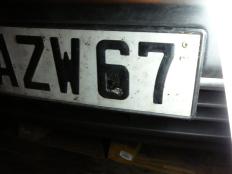 plaque immatriculation abimee
